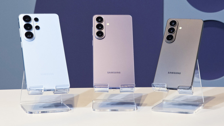 What that small flashing dot on your Samsung phone is trying to tell you