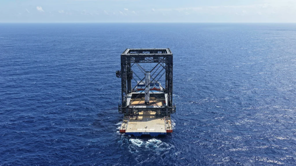 SpaceX uses ‘chopsticks.’ China uses ‘nets.’ Here’s how these space superpowers  design their rocket recovery systems