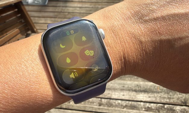 How does the Apple Watch water lock feature actually work?