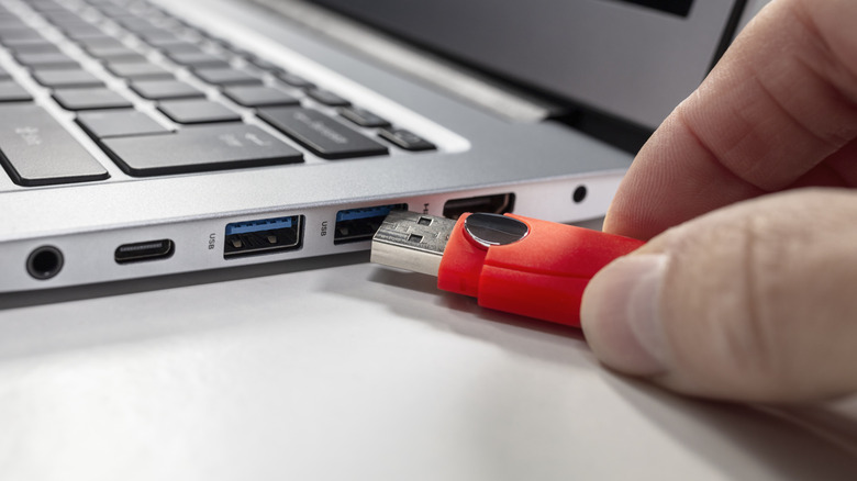 How to safely clean your USB ports
