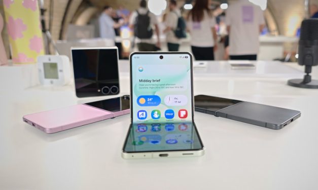 Samsung’s slimmer Galaxy Z Flip 8 brings apps and AI to the cover screen