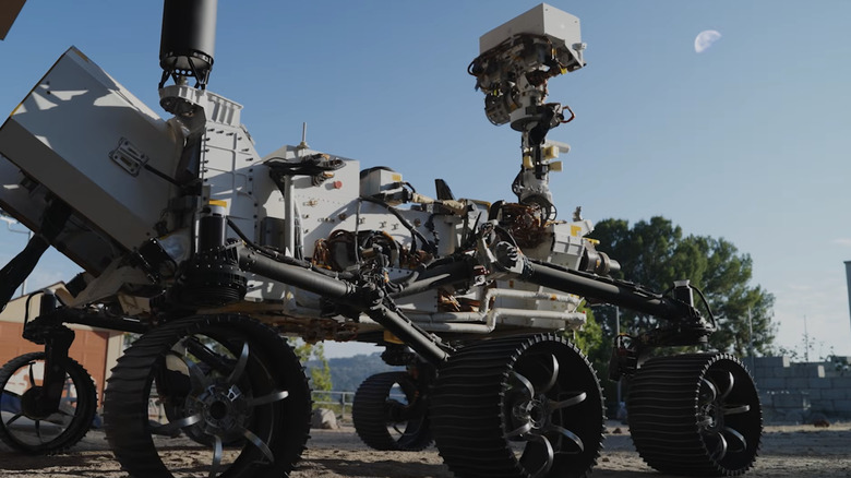 One of NASA’s Mars rovers could find itself promised to the moon instead
