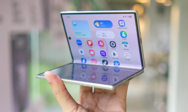 The pros and cons of using a foldable phone