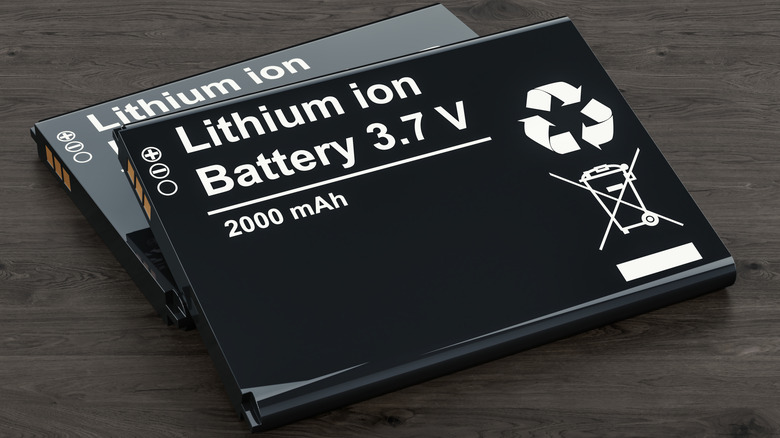 What’s the difference between alkaline and lithium-ion batteries?